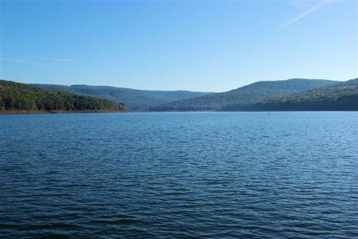 lookingupthelakefromoldlakeshepherdspringsdam.jpg